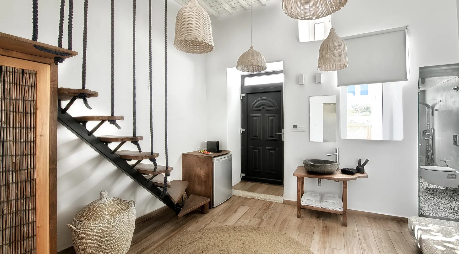 Maisonette ground floor with entrance, staircase and basin