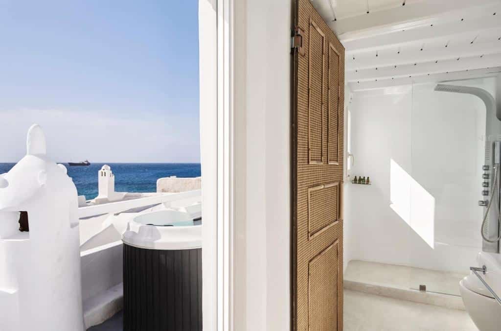 Junior Suite with Sea View and Outdoor Hot Tub - Image 8