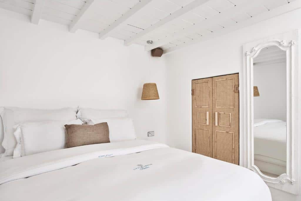 Superior Sea View Suite with Interior Spa Bath - Image 7